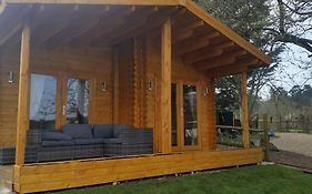 Bishy Barnabees Country Lodge With Hot Tub